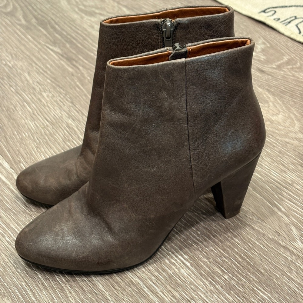 Lucky Brand Sairio Brown Leather Ankle Booties 6.5 Block Heel Twee Minimalist